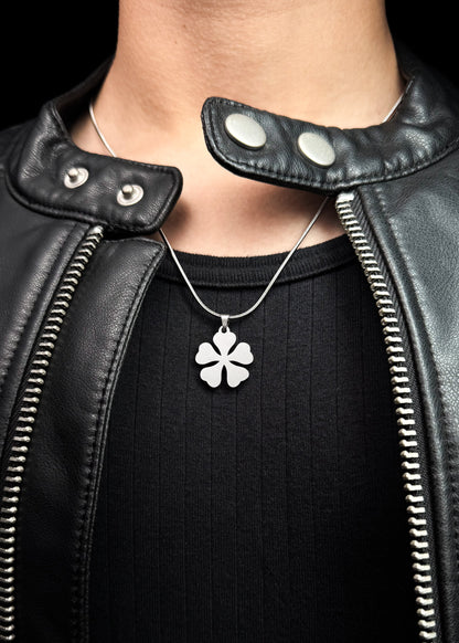 FIVE CLOVER / PENDANT WITH CHAIN