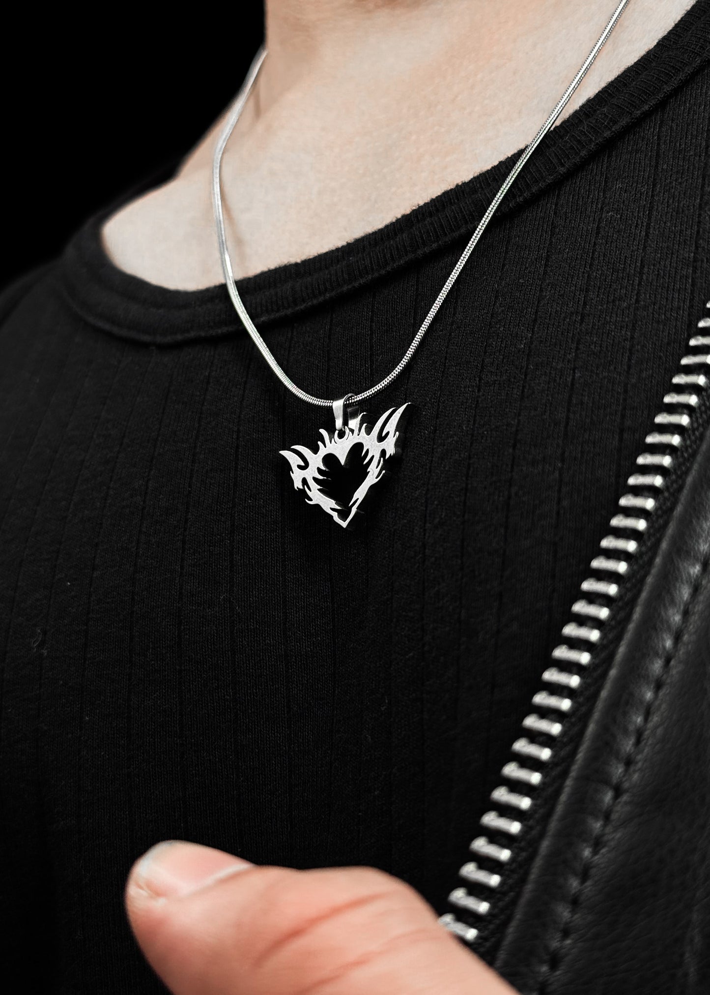 HEART GOTH / PENDANT WITH CHAIN