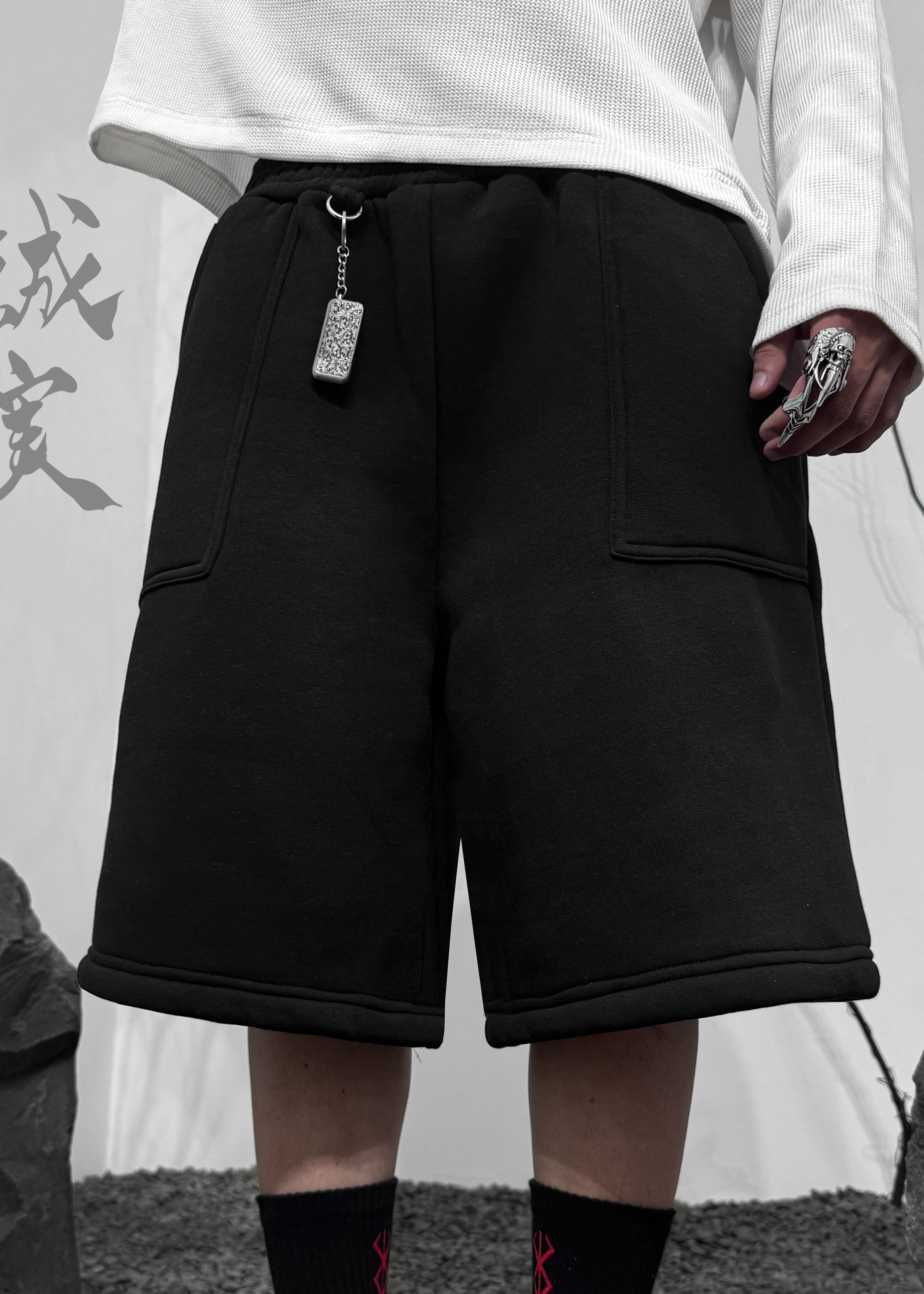 BLACK UTILITY BAGGY SHORTS – ZENIN