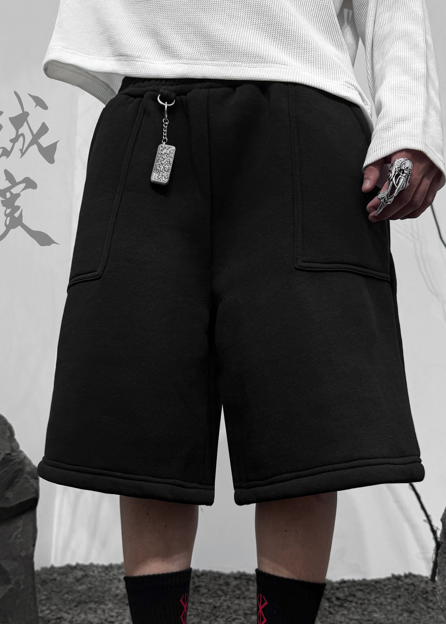 BLACK UTILITY BAGGY SHORTS