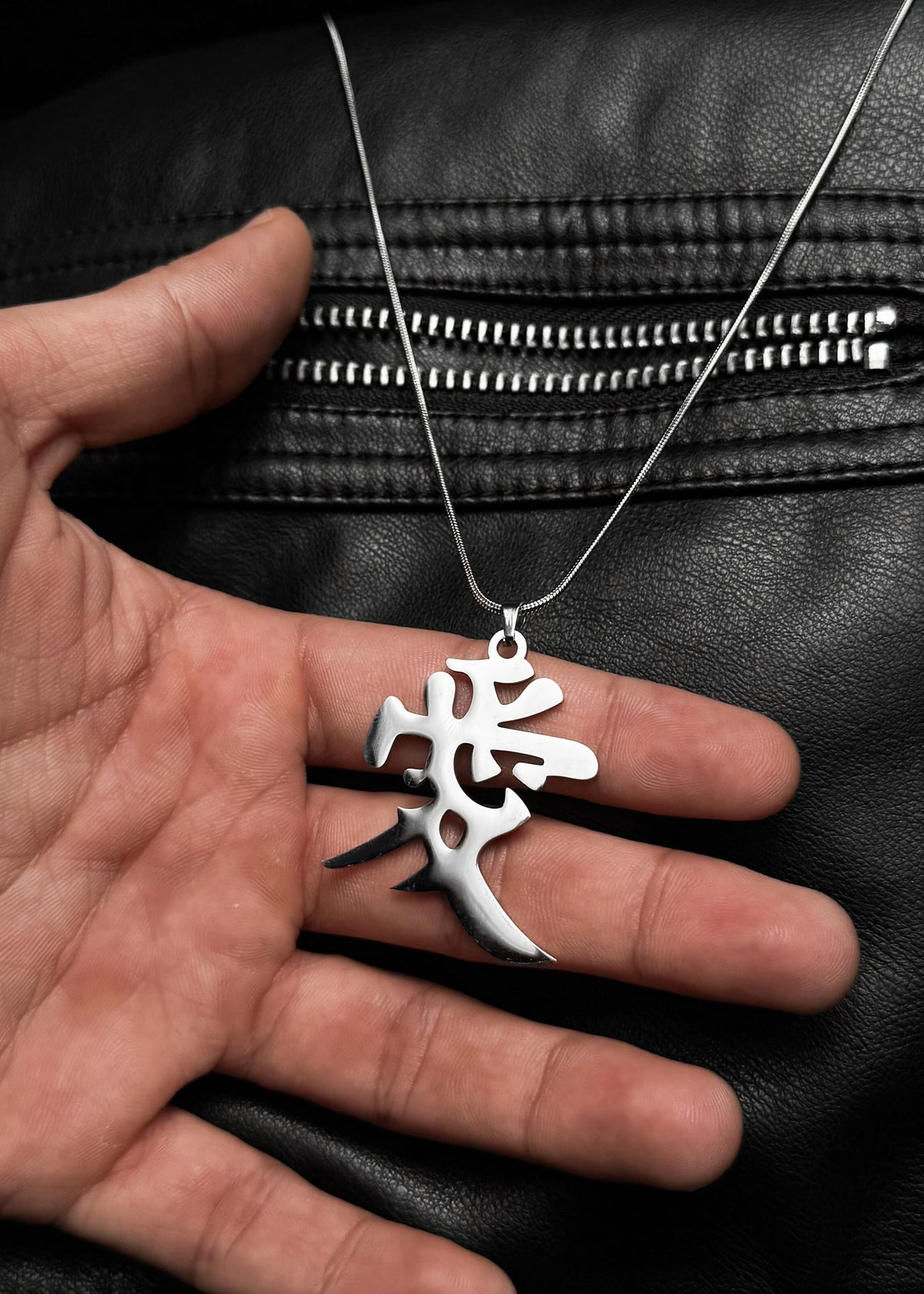 SAND KING / PENDANT WITH CHAIN