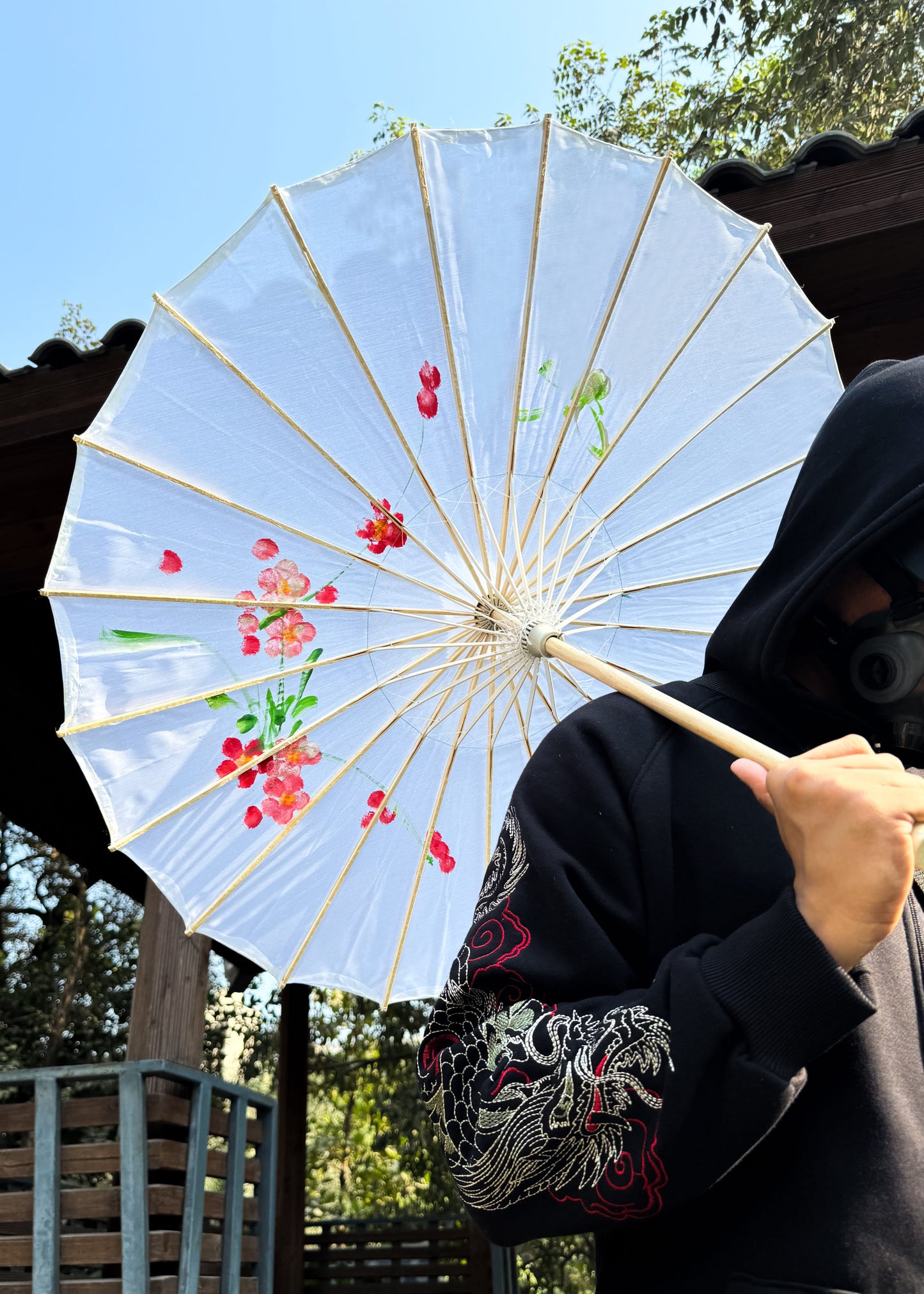 WHITE JAPANESE / WOODEN UMBRELLA