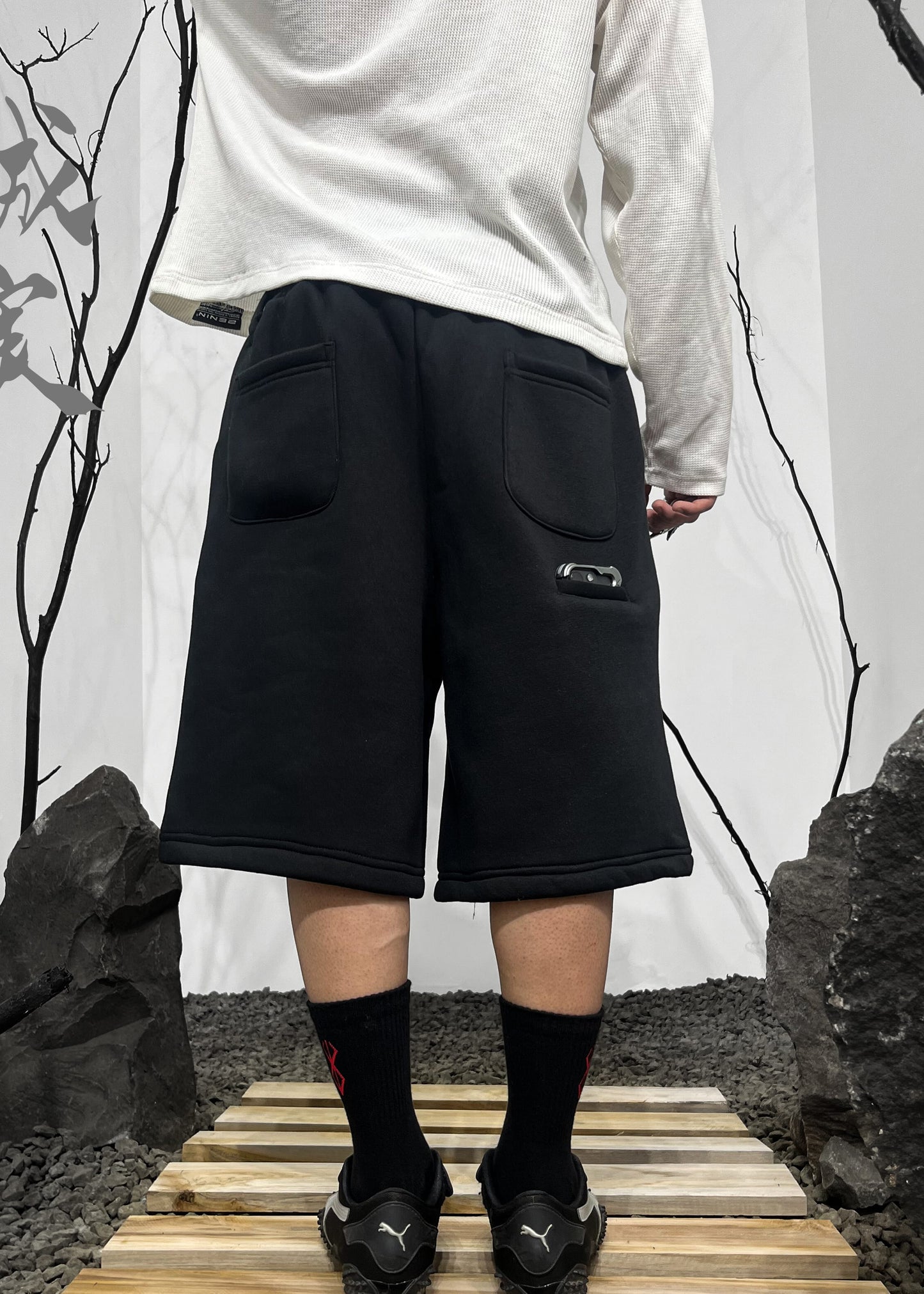 BLACK UTILITY BAGGY SHORTS