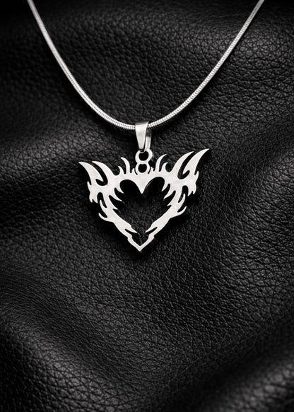 HEART GOTH / PENDANT WITH CHAIN
