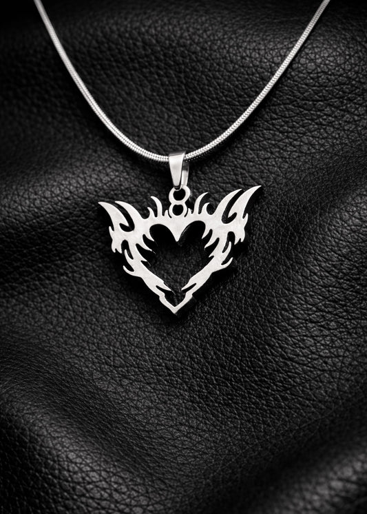 HEART GOTH / PENDANT WITH CHAIN