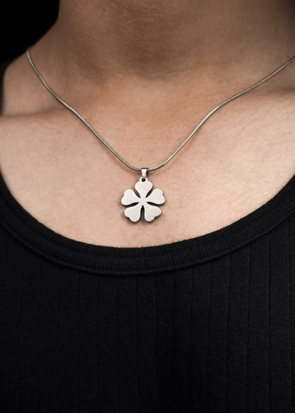 FIVE CLOVER / PENDANT WITH CHAIN