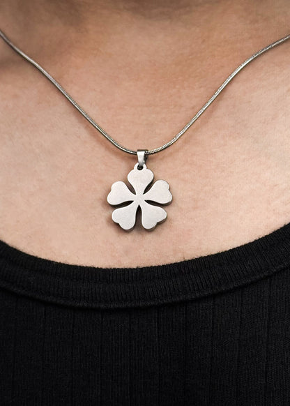 FIVE CLOVER / PENDANT WITH CHAIN