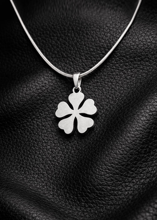 FIVE CLOVER / PENDANT WITH CHAIN
